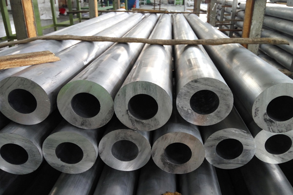 What is the difference between seamless aluminum tubecombined die extruded aluminum tube?